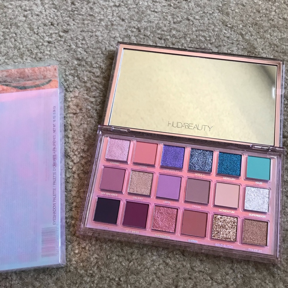 HUDA BEAUTY MERCURY RETROGRADE EYESHADOW PALETTE